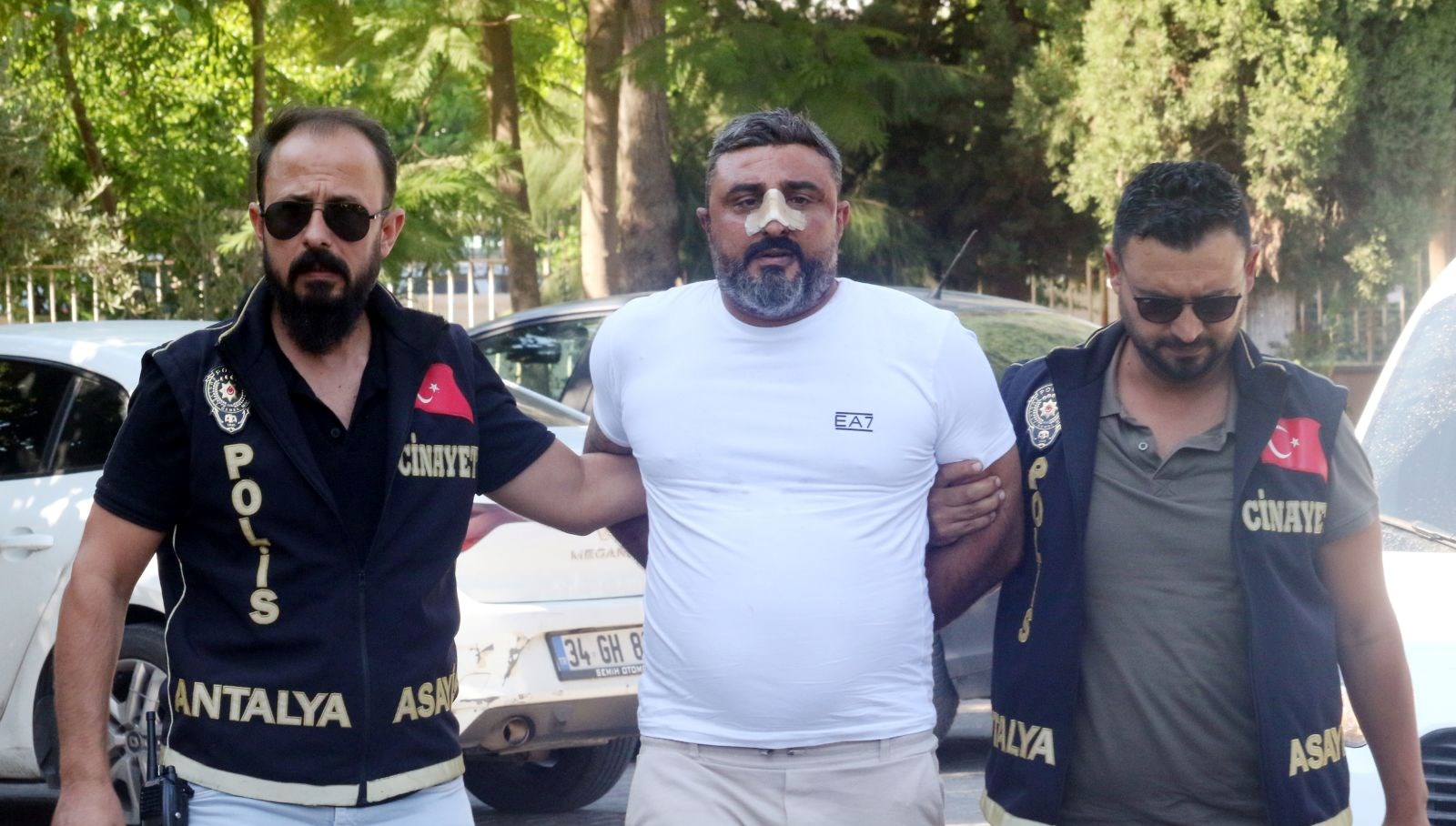 eski milli futbolcunun oglunu oldurmustu tutuklandi QAxN1jO5