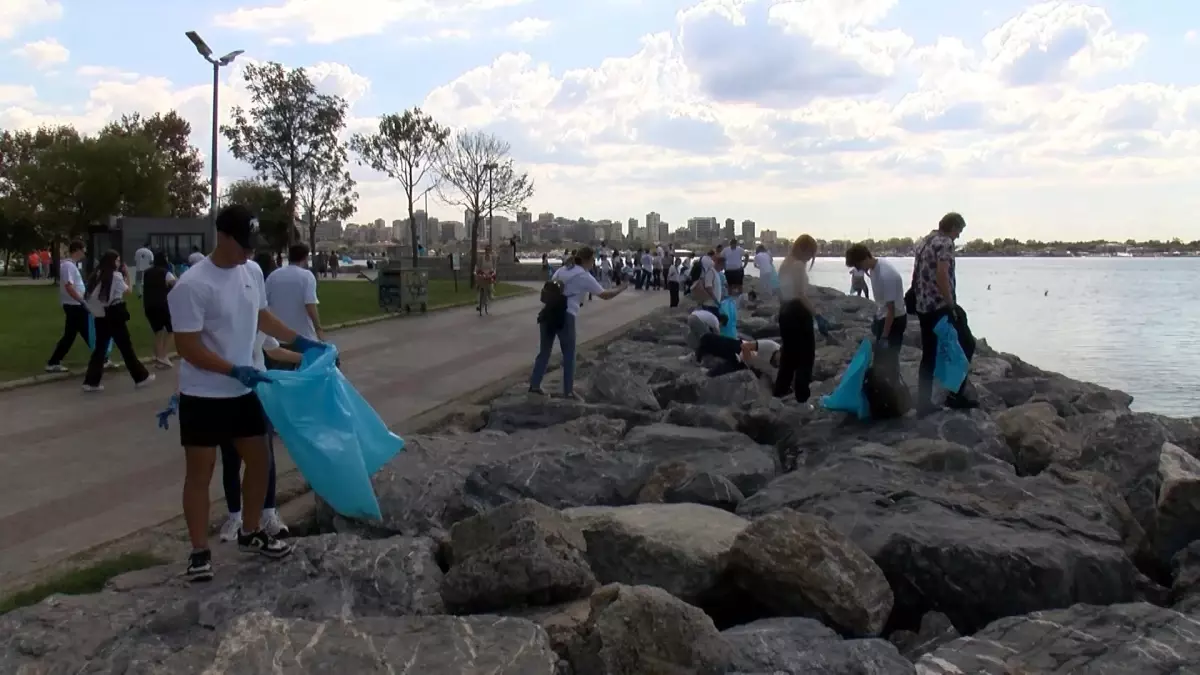 moda sahilinde kiyi temizligi m1JtXjZY