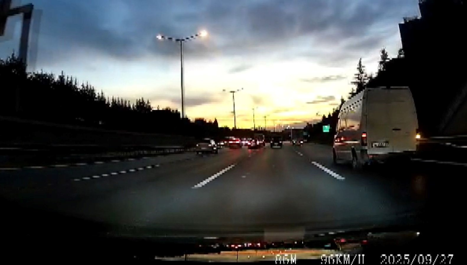 tem otoyolunda makas kazasi GkwM9NRB