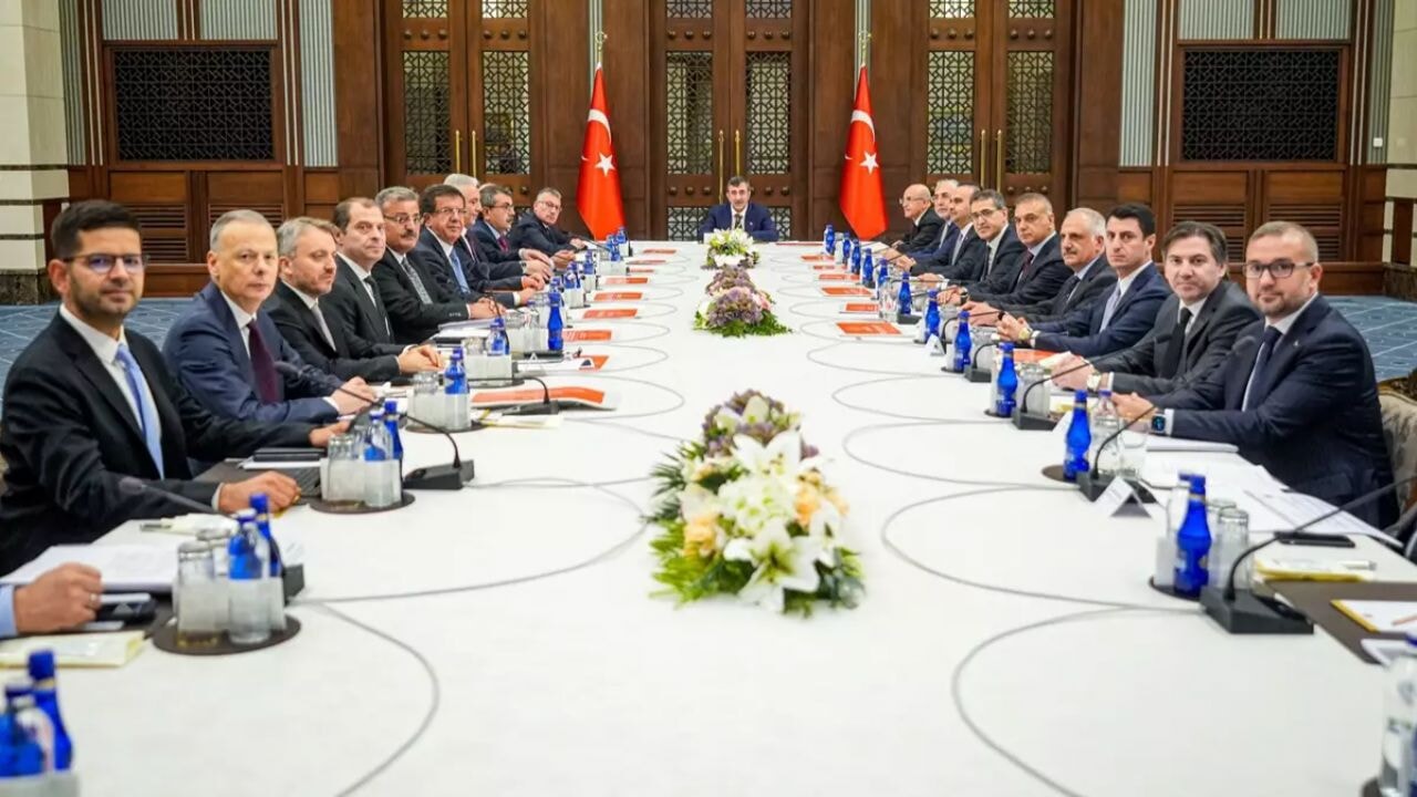 cumhurbaskanligi kulliyesinde kritik ekonomik toplanti gerceklesti fhRELwDe