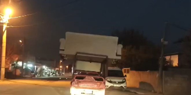 hatayda sorumsuz surucu pes dedirtti motosikletle koltuk tasidi TK4qrb96.jpg