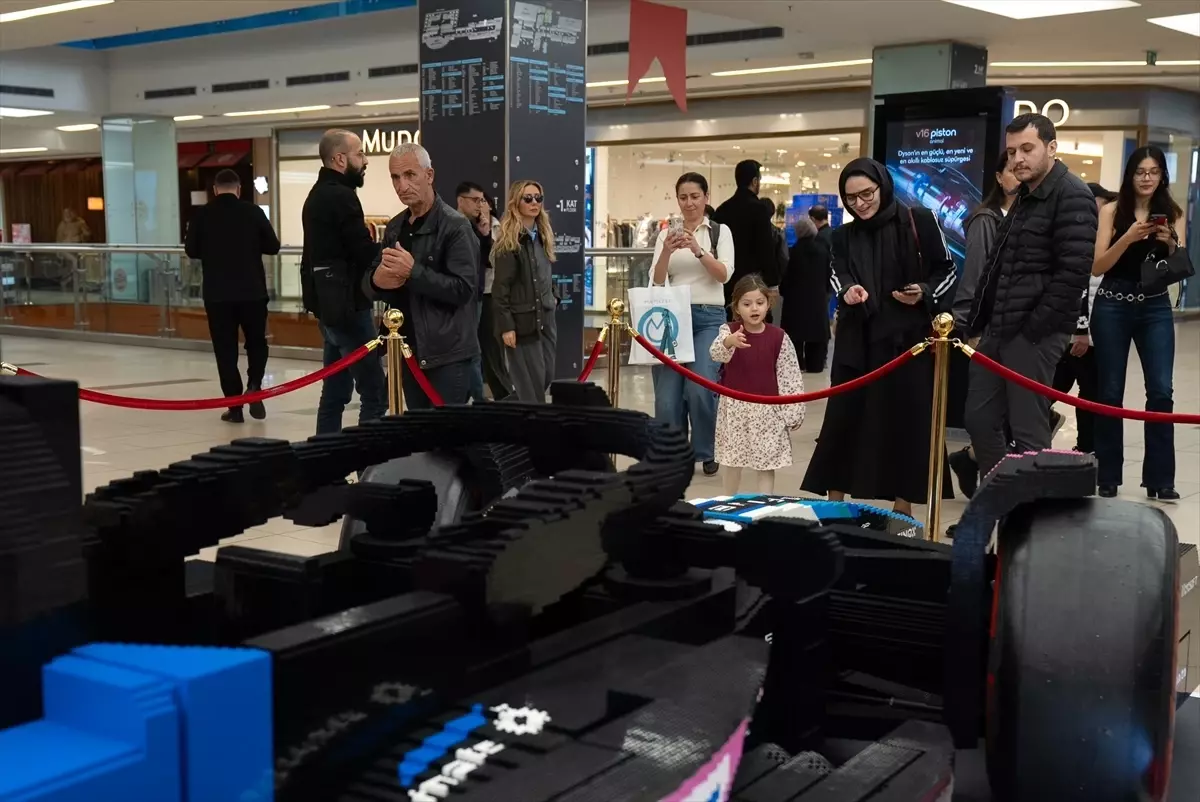 400 bin lego parcasiyla yapilan formula 1 araci ankarada sergileniyor MXIhBC7M.jpg