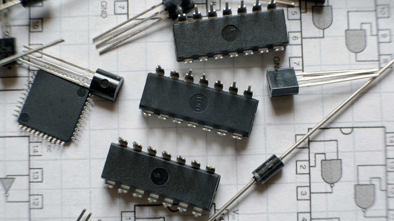 RAM Fiyatları Tırmanıyor: İnsanlar Arka Bahçelerde Bellek Üretme Peşinde!