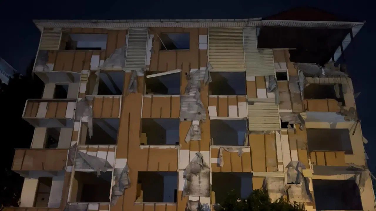 Kartal’da tahliye edilen 5 katlı binanın balkonları ve duvarı çöktü Haber gorseli