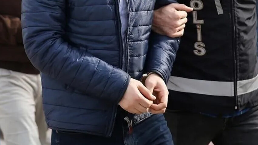 Izmirde 25 yil 6 ay hapis cezasiyla aranan zehir taciri tutuklandi iUVqebXf