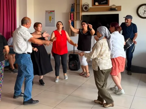 Mersinde dunya emekliler gunu coskusu 4IF62PuX